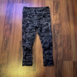 CVG Camo “Moto” Capri Leggings